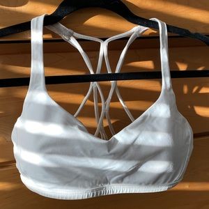 LULULEMON WHITE SPORTS BRA ⭐️